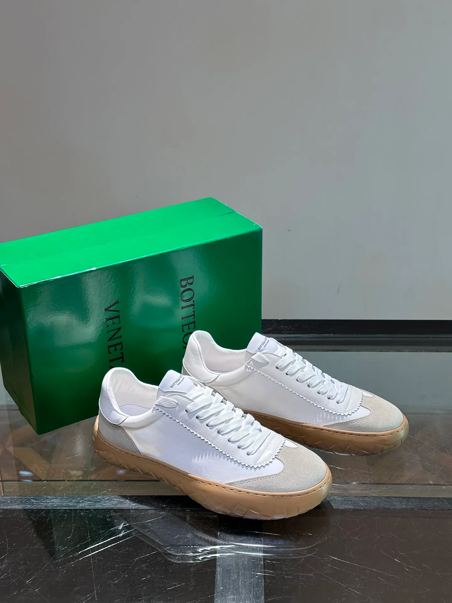 Factory price 438💰BV/Bottega Veneta🆕New men's moral training sneakers, made of Sneaker technology nylon and suede, inspired by retro basketball shoes, a new interpretation of classic sneakers, light, comfortable and breathable summer essentials, the soles are made of classic woven texture, super recognizable, nylon suede stitching, full of texture! Size: 38-44, (45 customized)